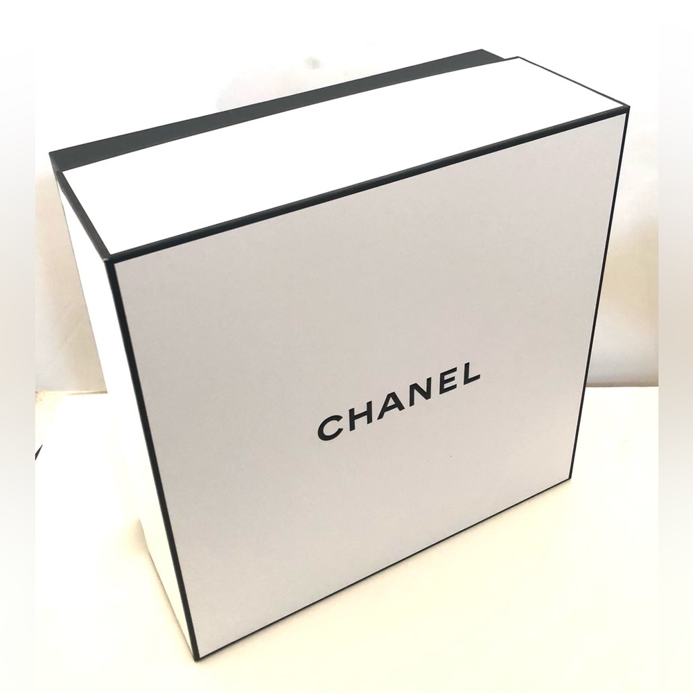 Chanel Keepsake Gift Box - Picture 2 of 9